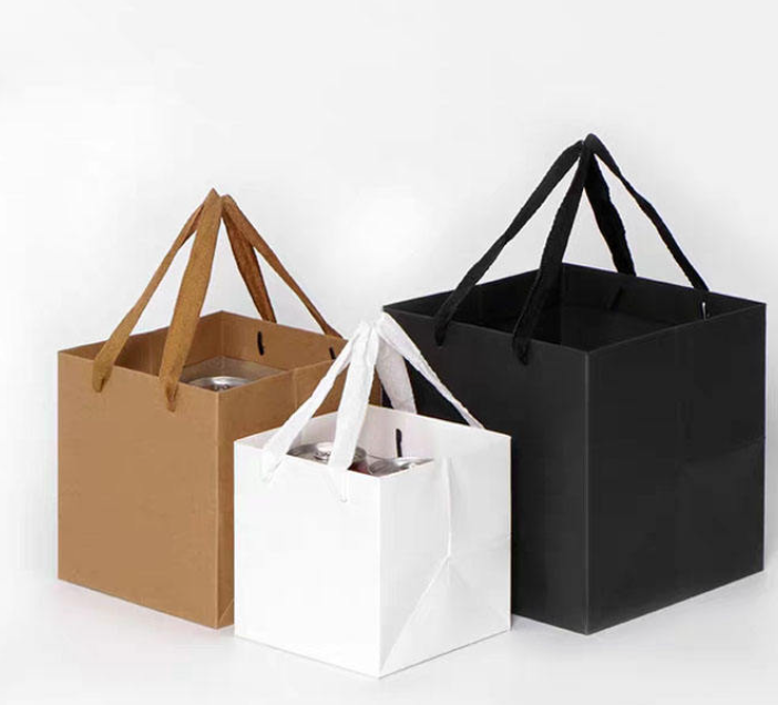 Customized shopping paper bags with logo, gift paper tote bags, exclusive to retail boutiques.