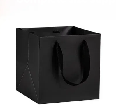 Customized shopping paper bags with logo, gift paper tote bags, exclusive to retail boutiques.