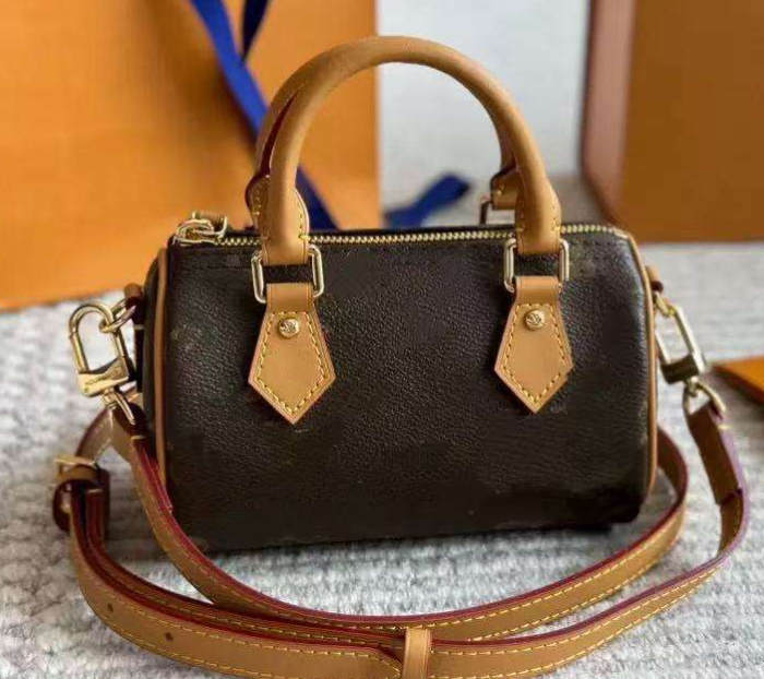 Large-Capacity Shoulder Bag: New Arrival—An Atmospheric, Casual Tote with a Simple, Elegant, and Vintage Design for Women