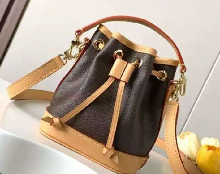 Large-Capacity Shoulder Bag: New Arrival—An Atmospheric, Casual Tote with a Simple, Elegant, and Vintage Design for Women